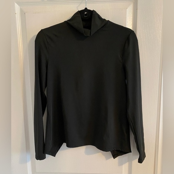 Black Open Back Turtleneck Top - Picture 2 of 4